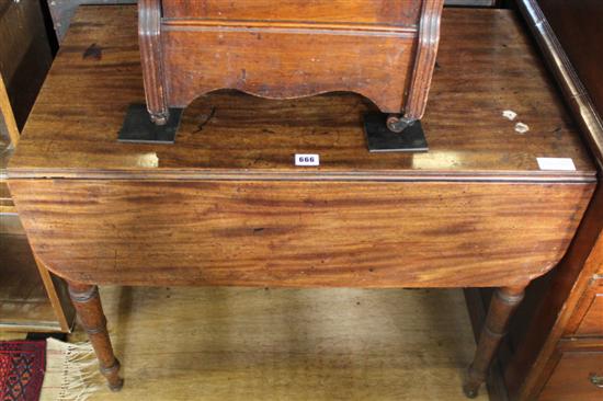 19th century mahogany Pembroke table (Regency)(-)